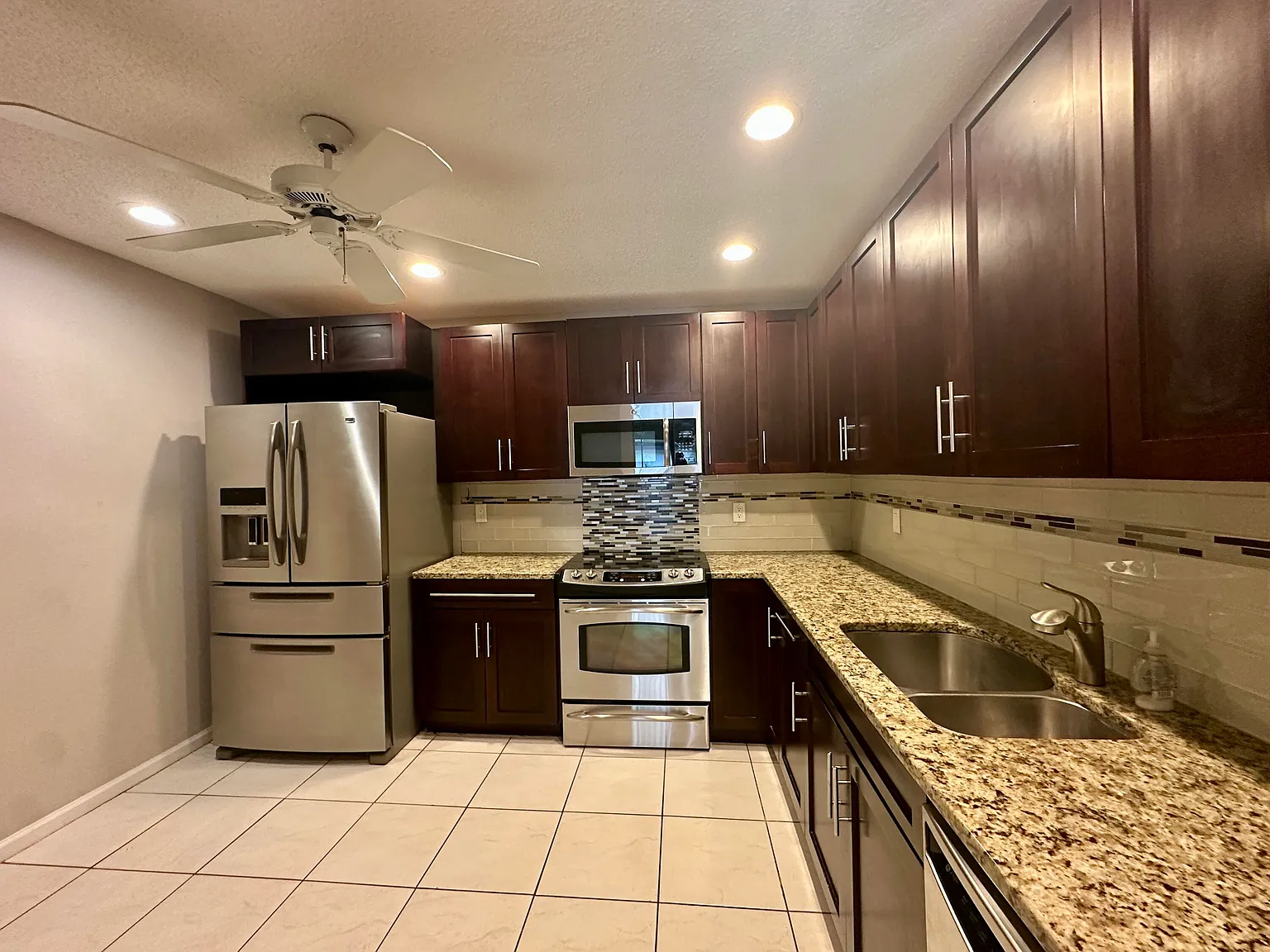 2 bed, 2.0 bath, 1475 sqft, $2,550 — Photo 3