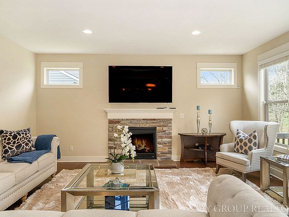3rd image of 2781 Copper Hill Dr NE