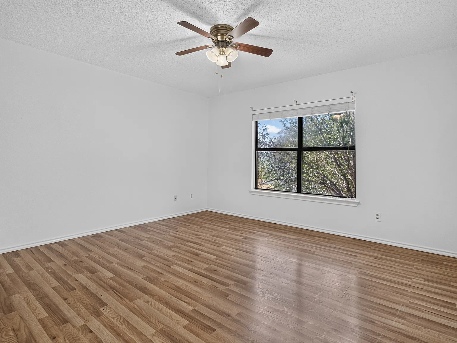 4 bed, 2.5 bath, 2771 sqft, $2,000 — Photo 3