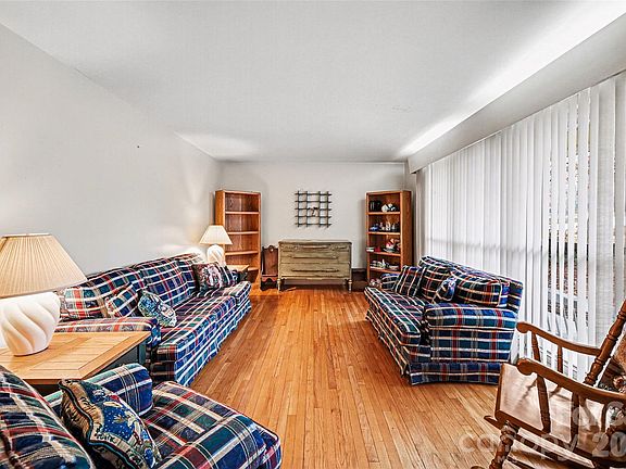 4th image of 5110 Rocky River Rd