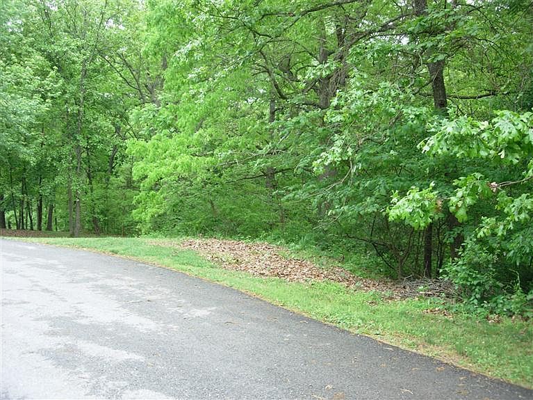 2nd image of E Woodlawn Cir