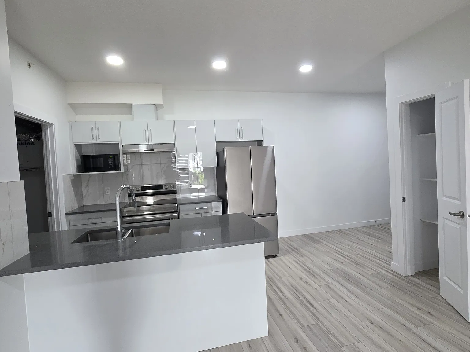 1 bed, 1093 sqft, $1,450 — Photo 4