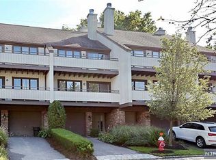 78 Meadow View Ct, Leonia, NJ 07605