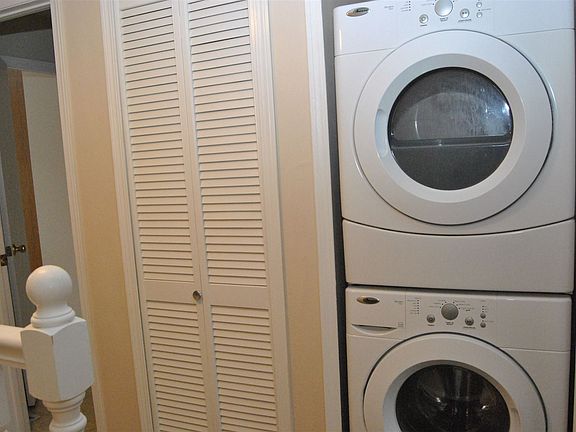 Laundry and linen cabinet