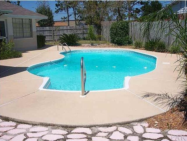 2nd image of 2065 Tomlinson Rd
