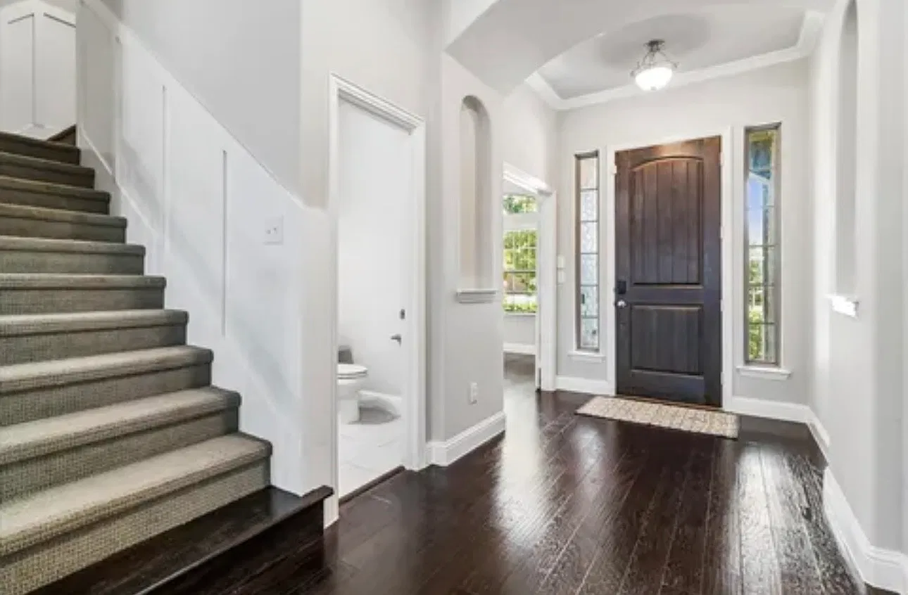 5 bed, 3.5 bath, 2667 sqft, $3,300 — Photo 2