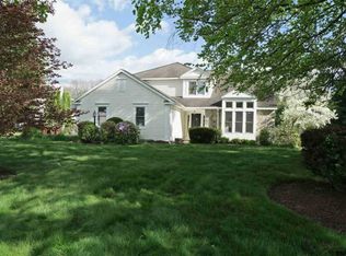 74 Columbine Dr, Glenmont, NY 12077