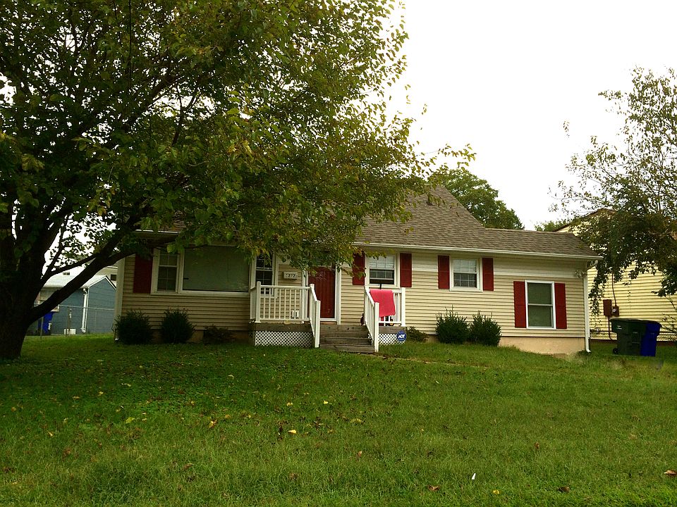 1st image of 1272 River Oaks Dr