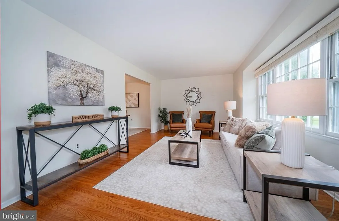5 bed, 2300 sqft, $950 — Photo 4