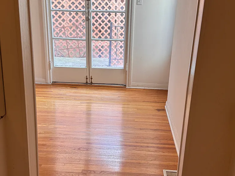 2068 Paramount Dr — Photo 17
