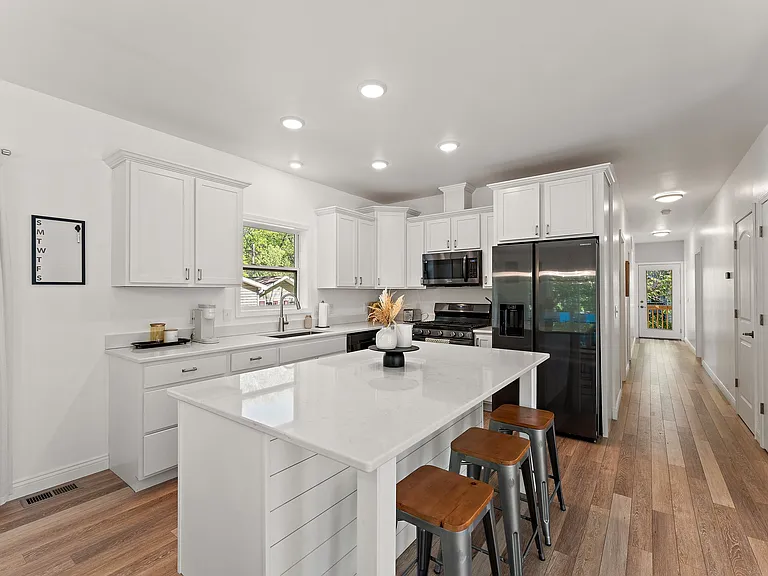 207 Twilight Dr — Photo 10