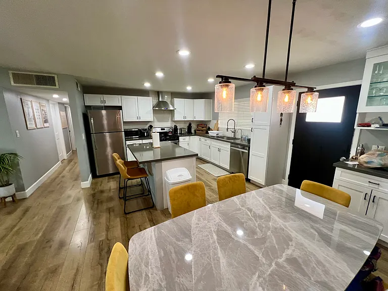 7301 E Almeria Rd — Photo 20