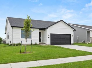 1927 Tuscany Dr SE, Altoona, IA 50009