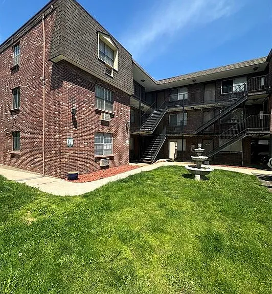 3333 S Grant St — Photo 1