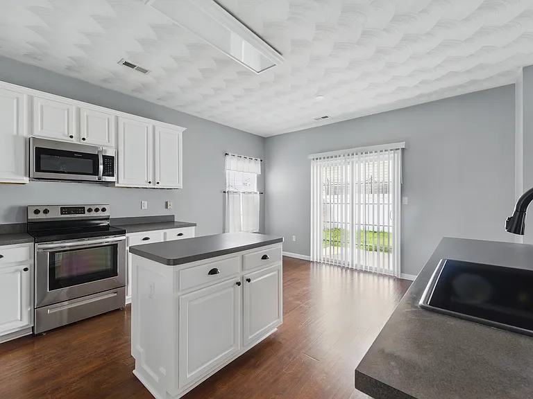 1023 Snead Dr — Photo 11
