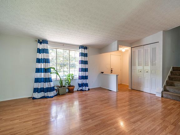 4th image of 3956 Daffodil Dr