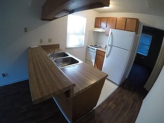 3rd image of 507 Arcade Dr #C