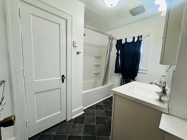 151-153 Iris Dr — Photo 7