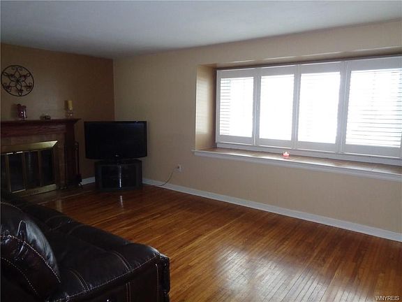 5th image of 211 Conant Dr
