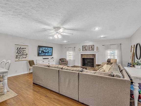 5th image of 70 Newton Ridge Dr
