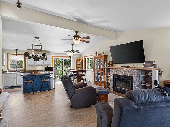 3rd image of 840 FAWN LANE