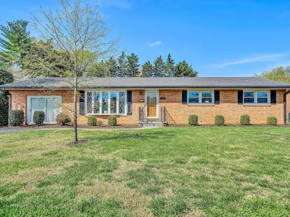 429 Highfield Rd, Salem, VA 24153