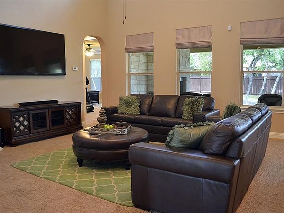 3rd image of 501 Autumn Bend Ln