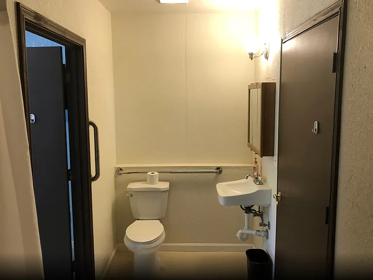 2522 Holly Hill Dr — Photo 18