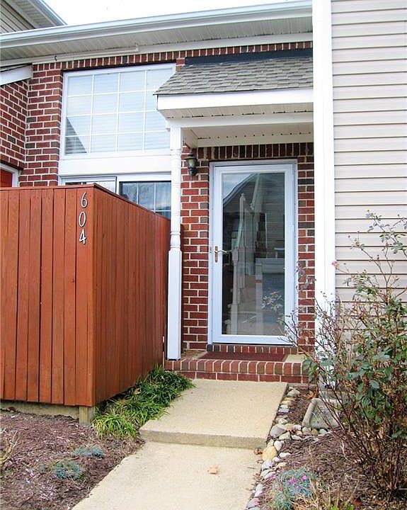1st image of 604 Willow Green Ct