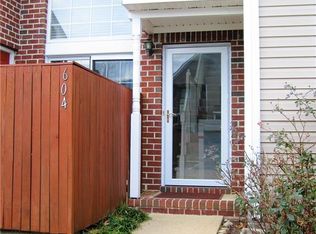 604 Willow Green Ct, Chesapeake, VA 23320