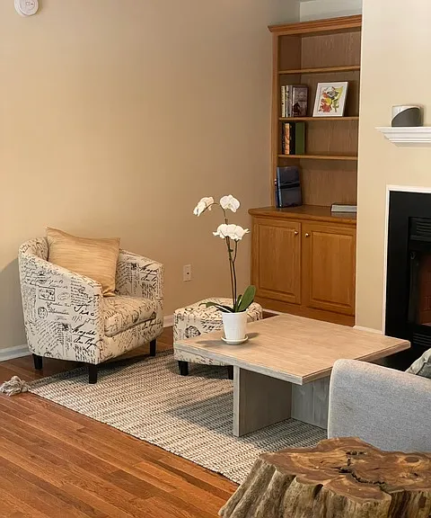 121 Sundrops Ct — Photo 6