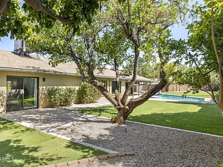 2601 E Sahuaro Dr — Photo 28