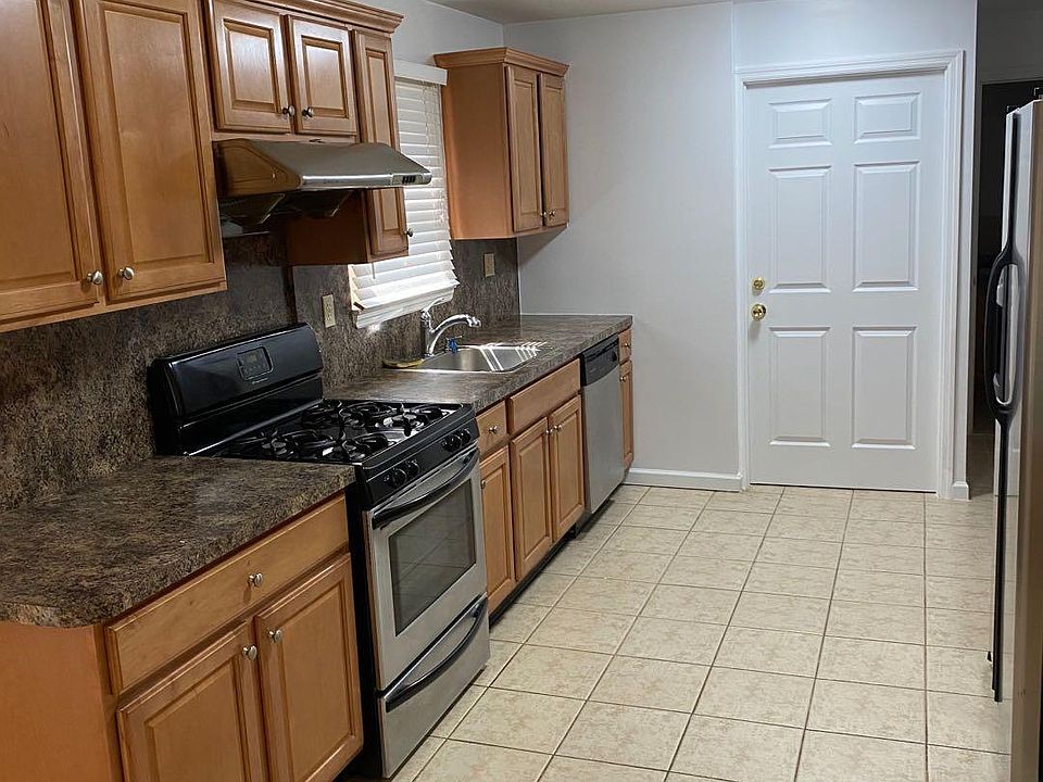1st image of 270 Bryant Ave Floor 1