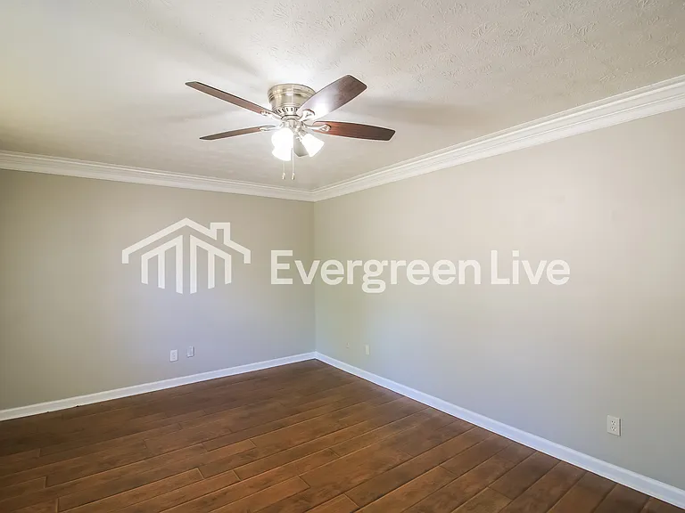 2221 Carson Ct — Photo 3