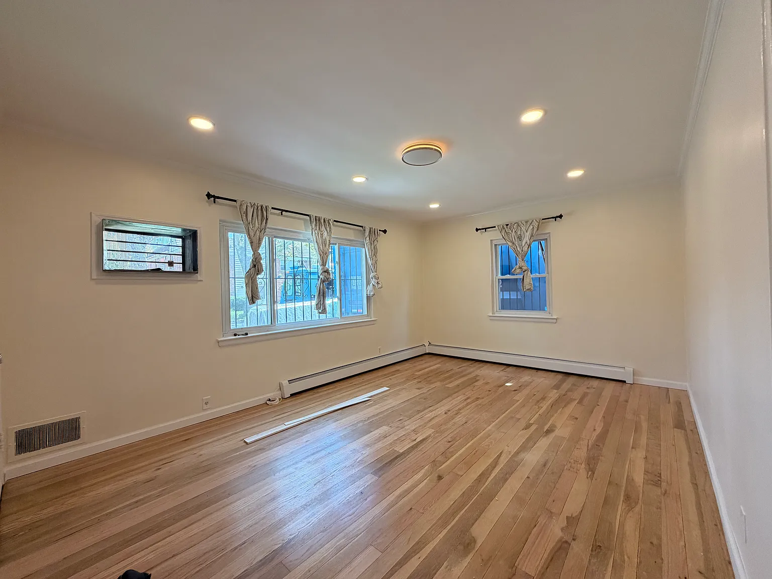 2 bed, 1025 sqft, $3,800 — Photo 3