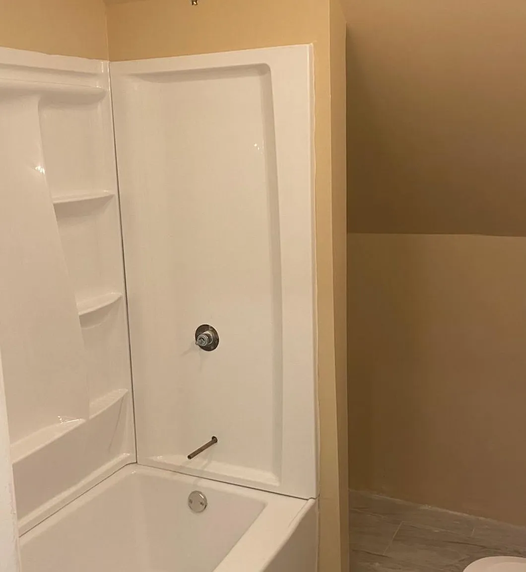 3 bed, 1.0 bath, 1200 sqft, $1,600 — Photo 2