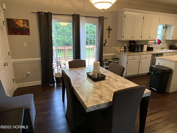 5th image of 212 N Woodridge Dr