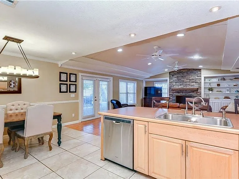 5121 Ellendale Ave — Photo 10