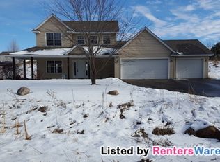 28471 Lakelawn Dr, Lindstrom, MN 55045