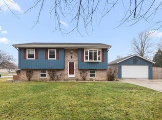 902 Aspen St, Hebron, IN 46341