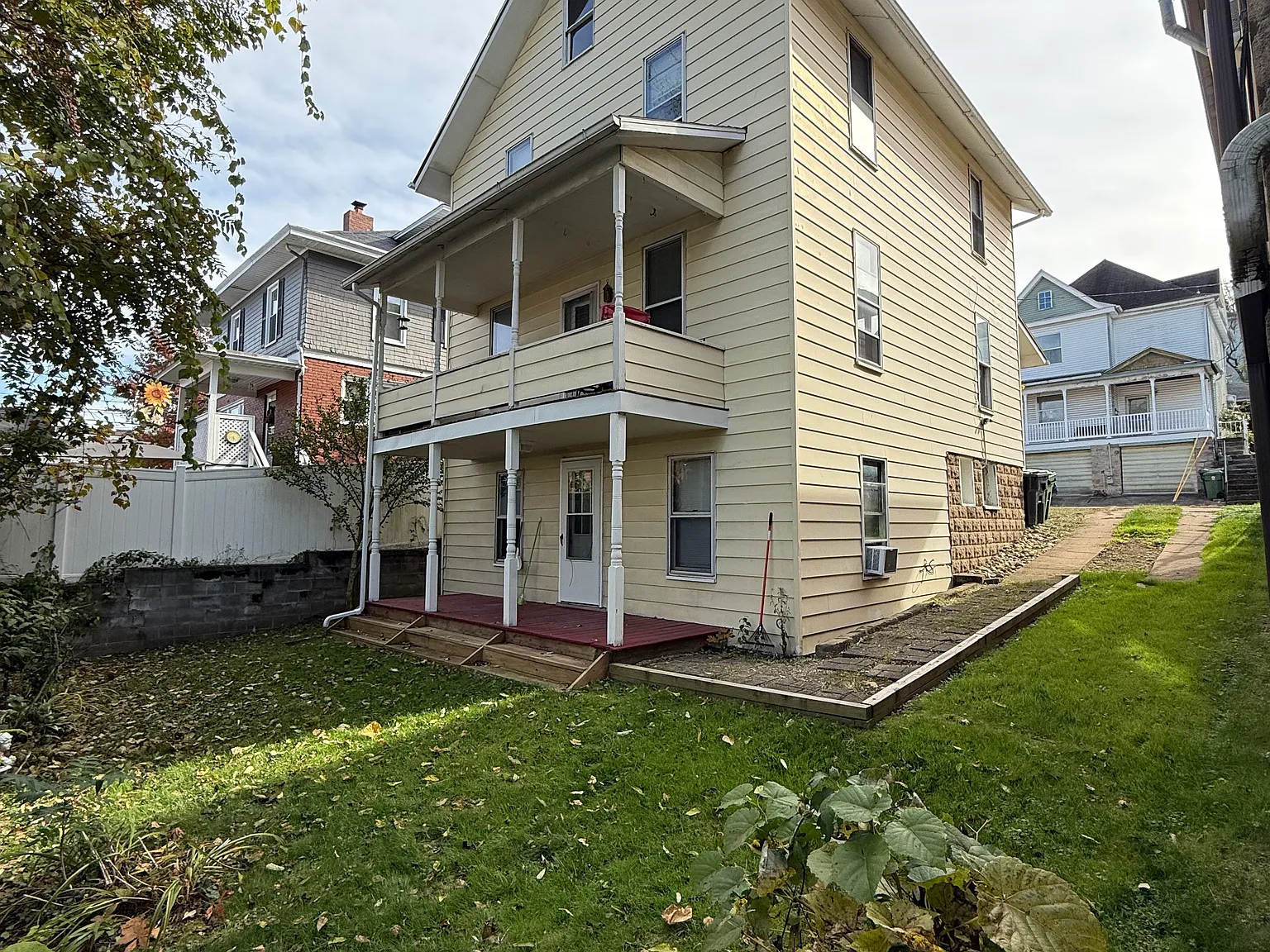 327 Euclid Ave — Photo 3