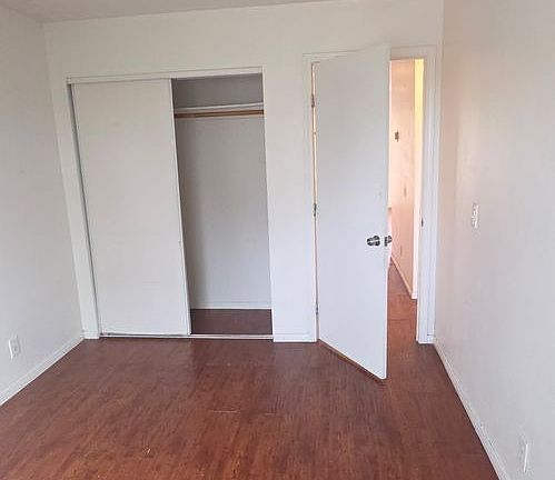 5th image of 1120 W 93rd St