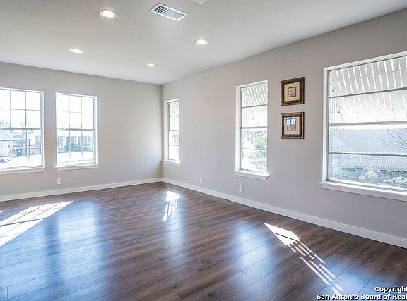 5th image of 523 Rosemont Dr