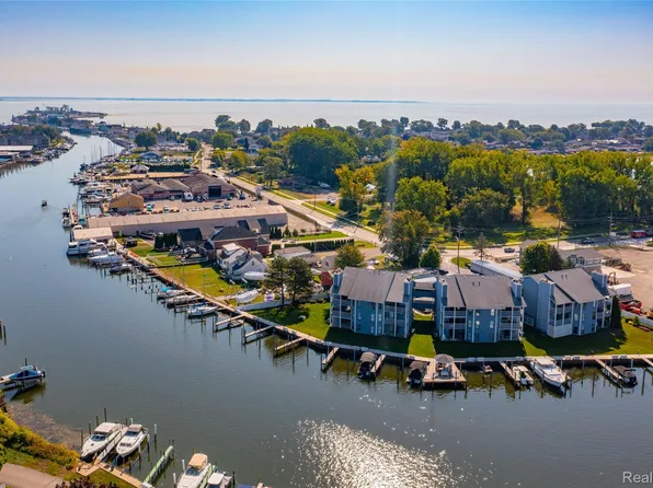 31705 S River Rd APT B, Harrison Township, MI 48045