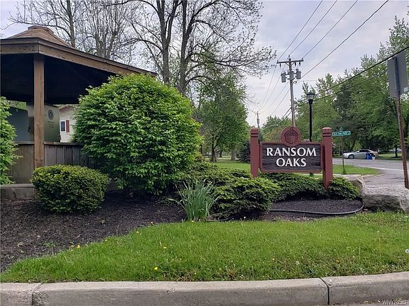 3rd image of 1054 Charlesgate Cir