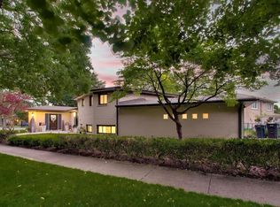 8864 E Prairie Rd, Skokie, IL 60076