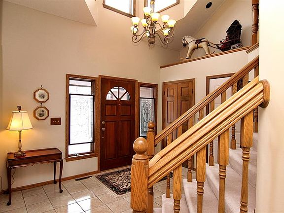 3rd image of 2212 Great Oaks Dr