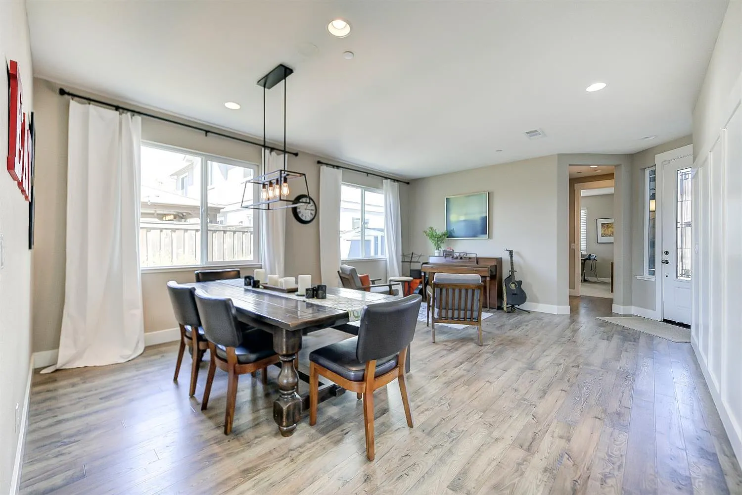 4 bed, 2114 sqft, $3,225 — Photo 4