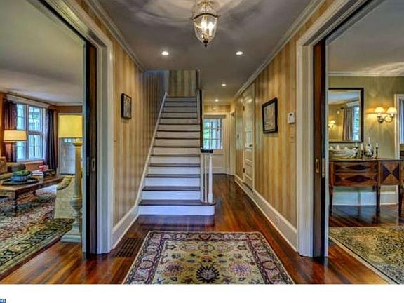 4th image of 9 Belmont Cir