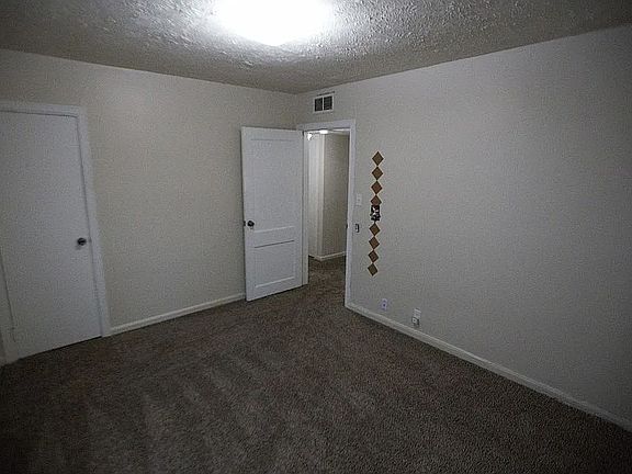 4th image of 2505 Washington St